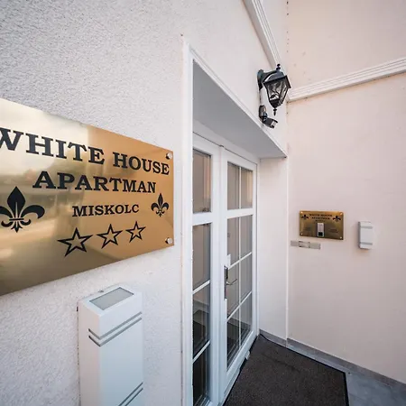 White House Miskolc, Apartment