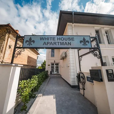 White House Miskolc, Apartment