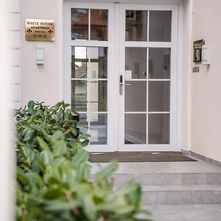 White House Miskolc,